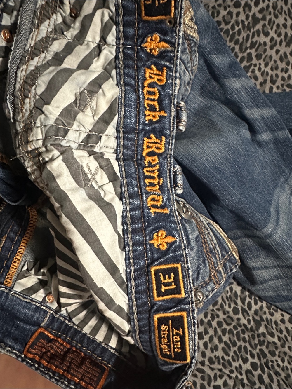 Men’s Rock Revival Straight Leg Faded Blue Jeans with Contrast Stitching 31/30 - Picture 4 of 4